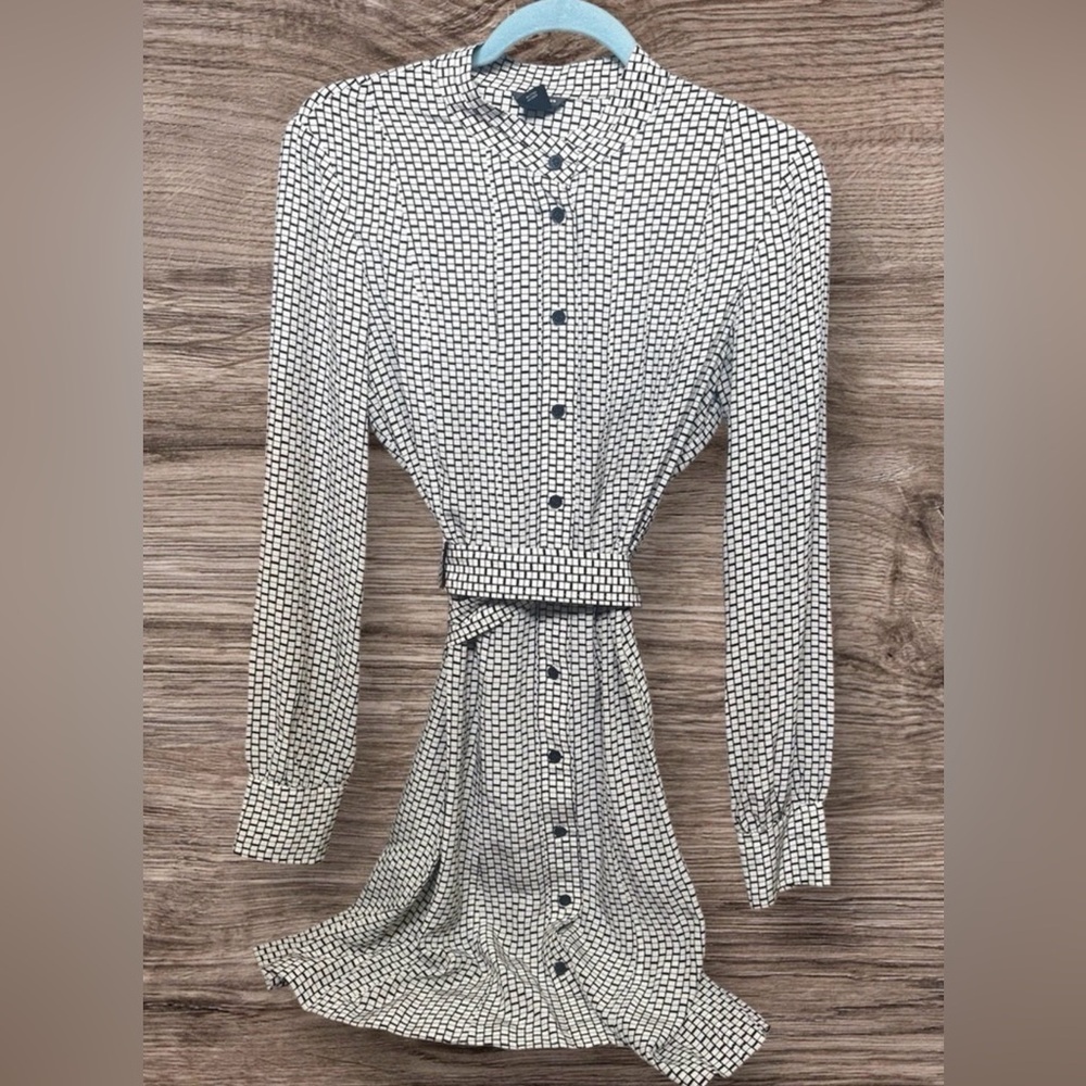 Club Monaco Black and White Long Sleeve Tie-Waist Dress
